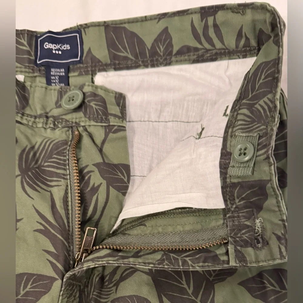 NWT Boy’s Gap Palm Print Cargo Shorts (12)